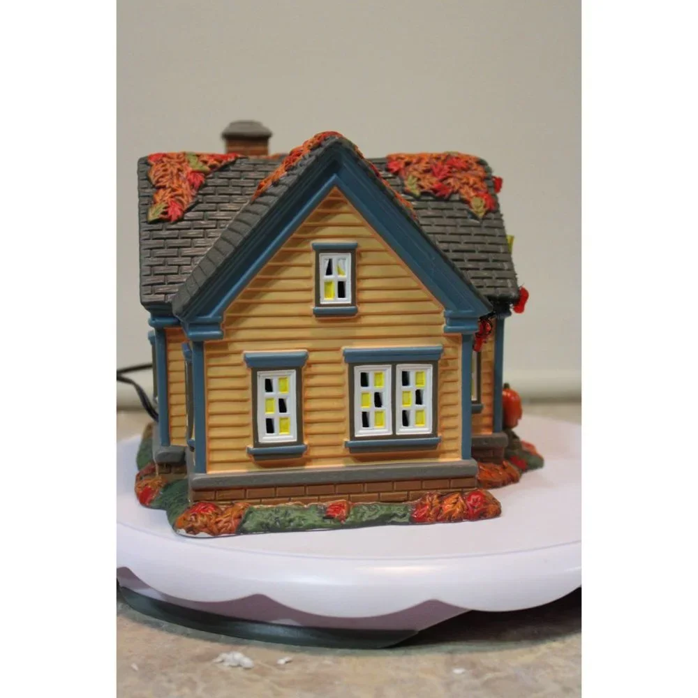 Dept 56 Halloween Village - Trick or Treat Lane with Peanuts - Picture 5 of 10